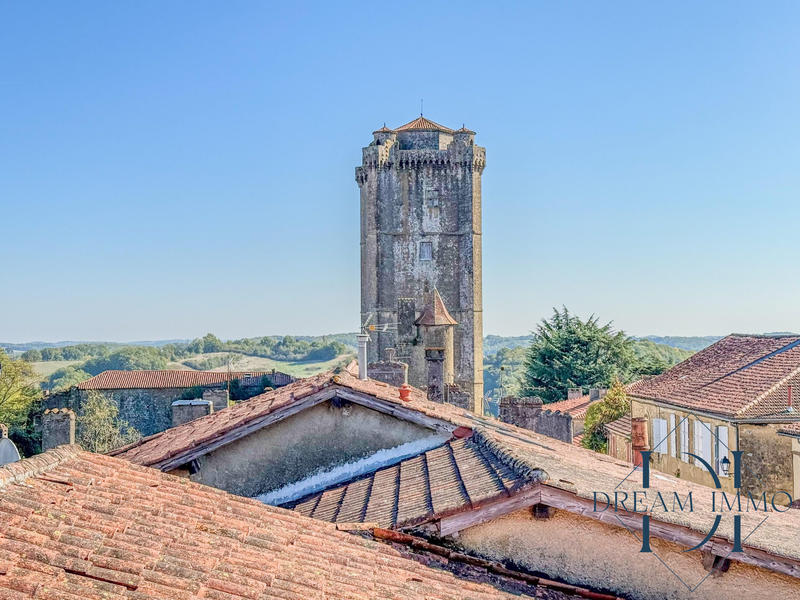 Maison - 256 m² - 10 pièces