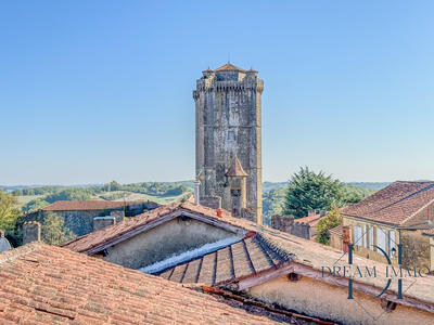 Maison - 256 m² - 10 pièces