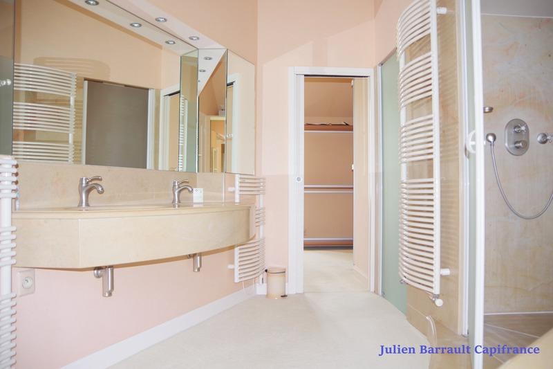 Château - 1 098 m² - 22 pièces