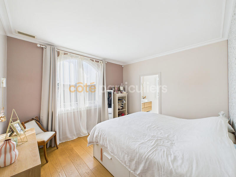 Maison - 225 m² - 10 pièces