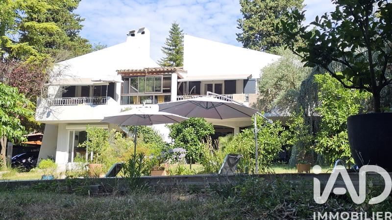 Maison - 204 m² - 6 pièces