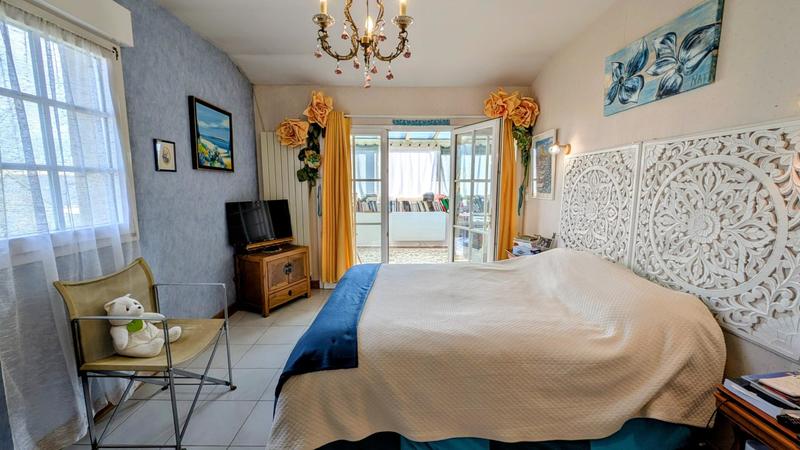 Maison - 247 m² - 8 pièces