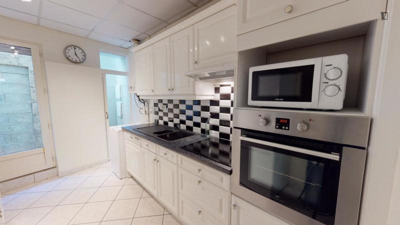 Chambre - 11 m² - 6 pièces