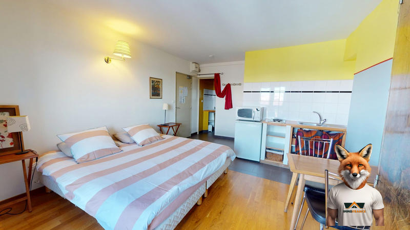 Local commercial - 1 017 m² - 28 pièces