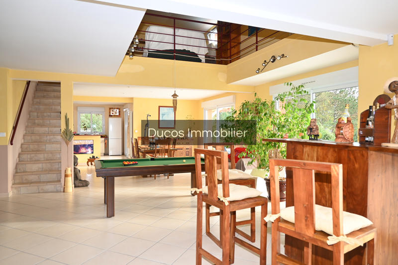 Maison - 240 m² - 6 pièces