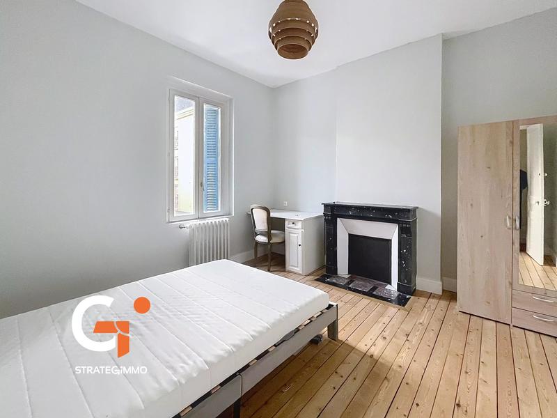 Chambre - 130 m² - 6 pièces