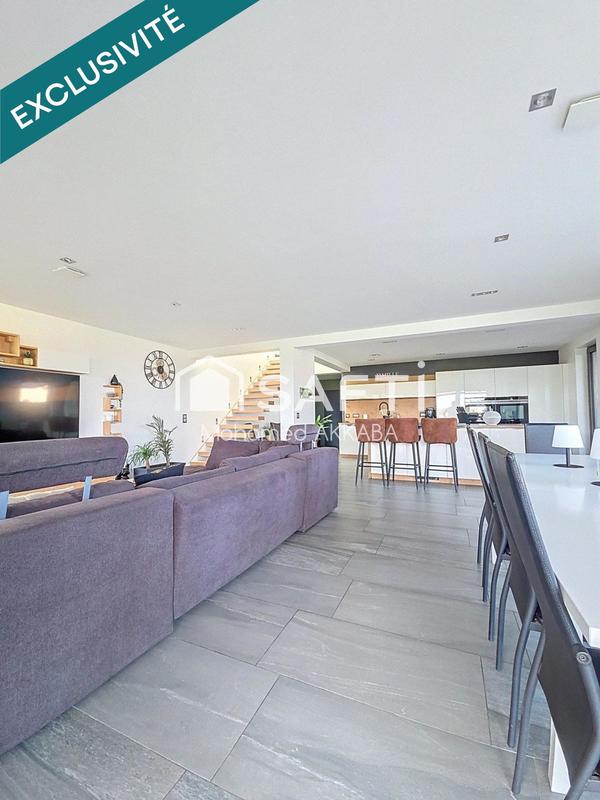 Maison - 260 m² - 9 pièces