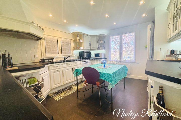 Propriété - 200 m² - 9 pièces