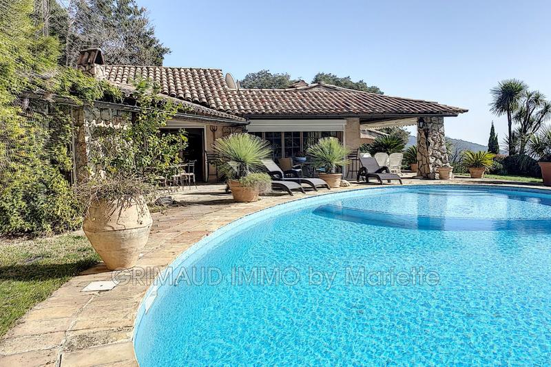 Villa - 245 m² - 6 pièces