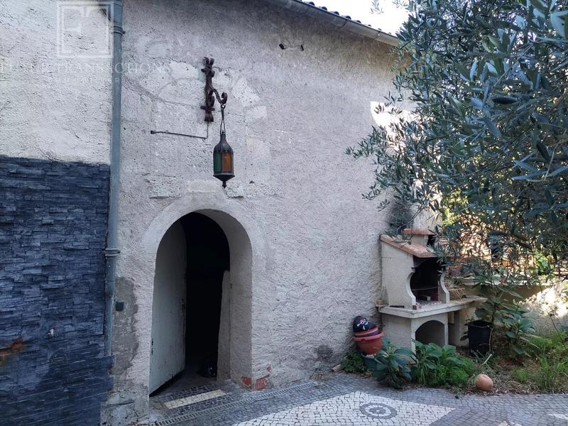 Maison de village - 340 m² - 11 pièces