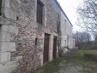 Maison - 650 m² - 6 pièces