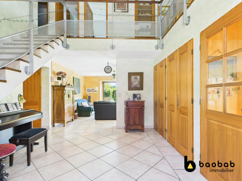 Maison - 320 m² - 12 pièces