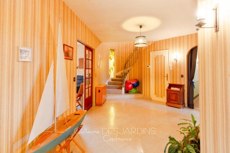 Maison - 240 m² - 8 pièces