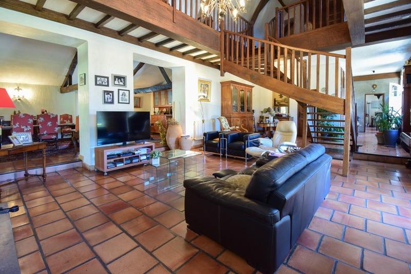 Maison - 313 m² - 8 pièces