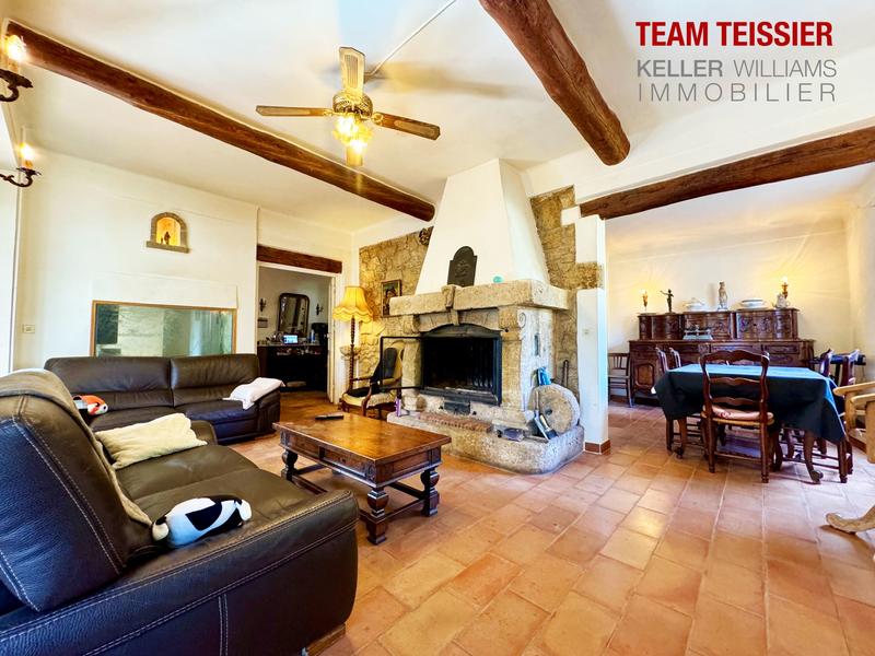 Maison - 205 m² - 11 pièces