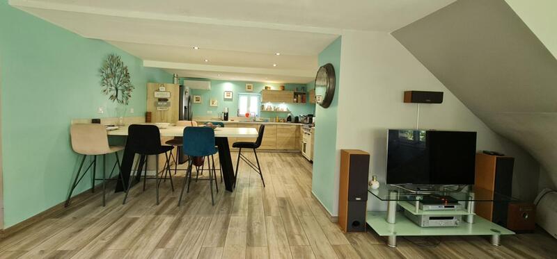 Maison - 210 m² - 10 pièces