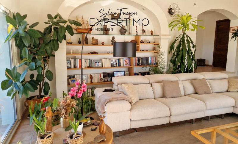 Maison - 212 m² - 6 pièces