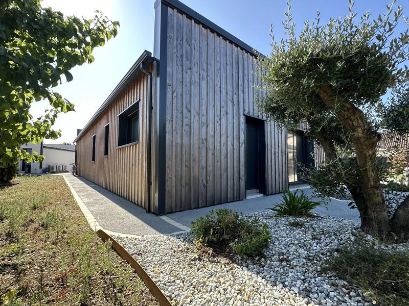 Villa - 187 m² - 13 pièces