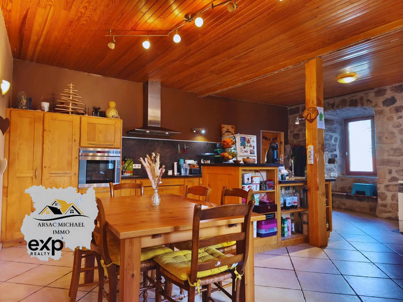 Maison traditionnelle - 215 m² - 8 pièces