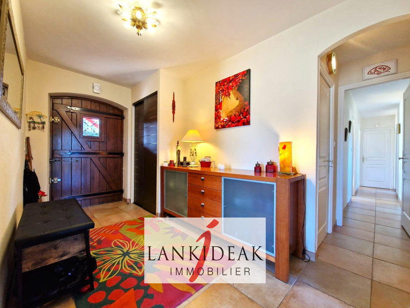 Maison - 204 m² - 6 pièces