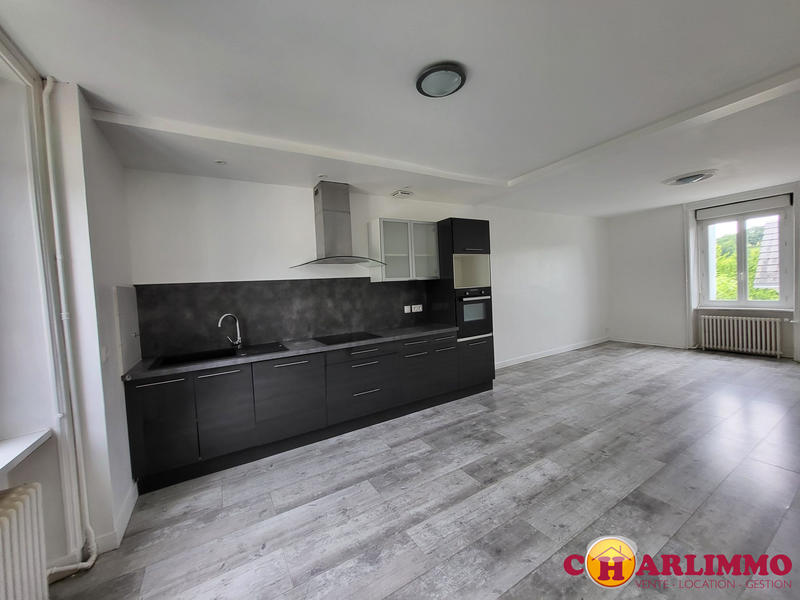 Maison traditionnelle - 211 m² - 10 pièces