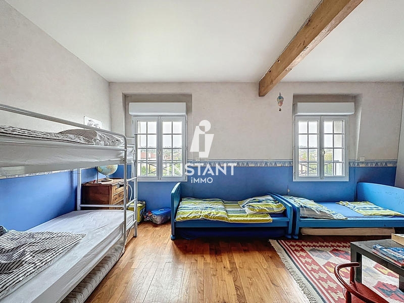 Maison - 240 m² - 10 pièces