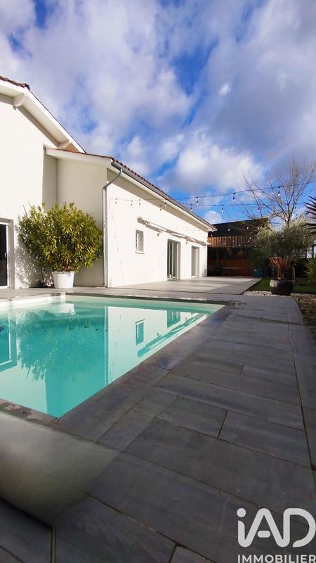 Maison - 206 m² - 8 pièces