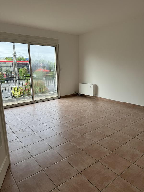 Fonds de commerce - Local commercial - 180 m²