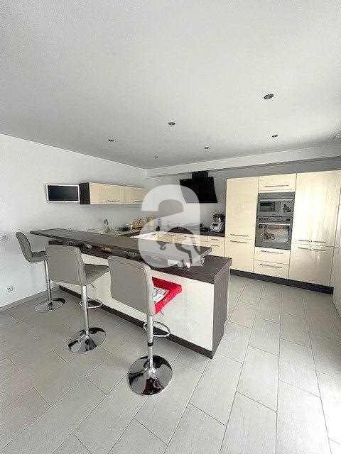 Maison - 176 m² - 9 pièces