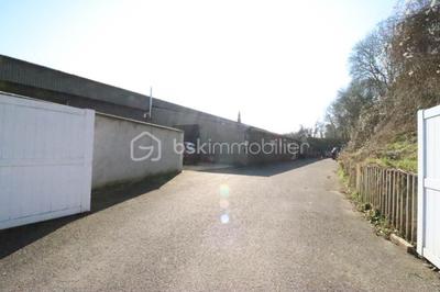 Local d'activité / Entrepôt - 300 m² - 6 pièces