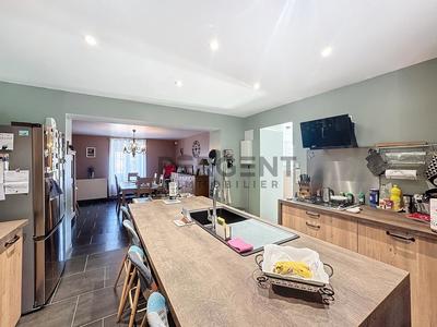 Maison - 231 m² - 9 pièces