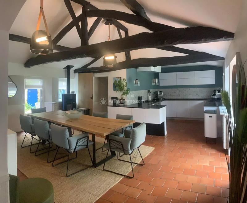 Maison - 200 m² - 11 pièces