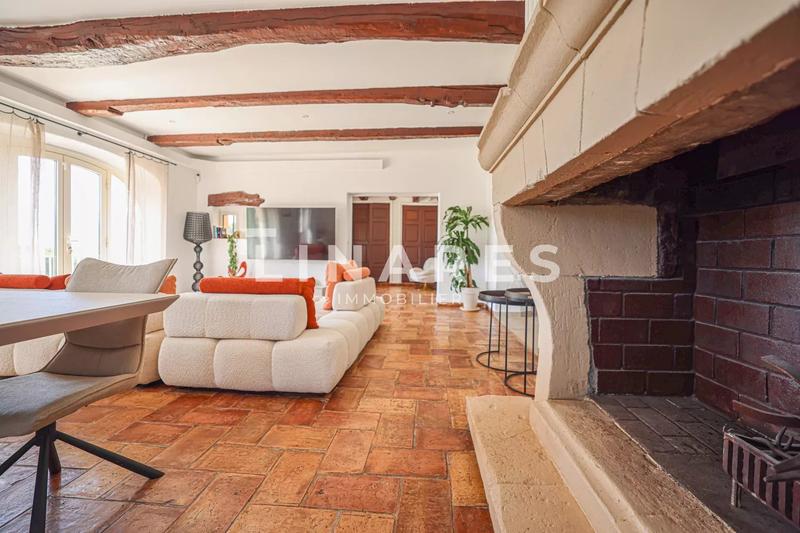 Villa - 300 m² - 9 pièces