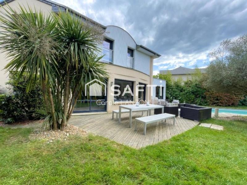 Maison - 217 m² - 8 pièces