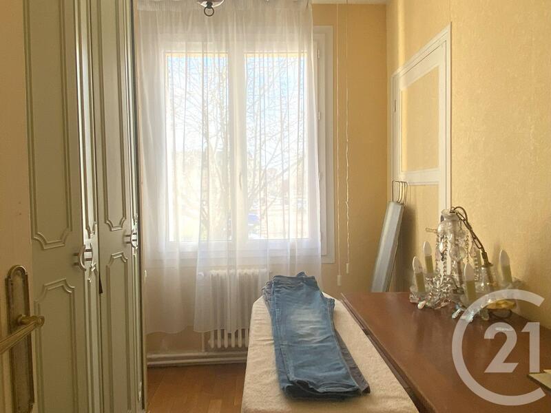 Maison - 233 m² - 9 pièces