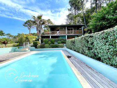 Maison - 230 m² - 6 pièces