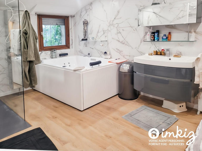 Maison - 307 m² - 15 pièces