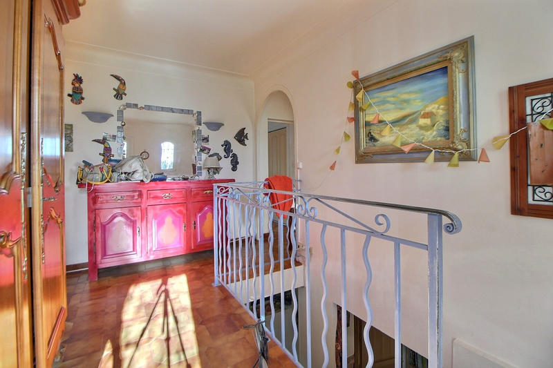 Maison - 220 m² - 6 pièces