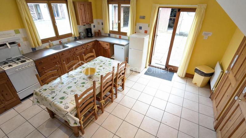 Propriété - 285 m² - 12 pièces