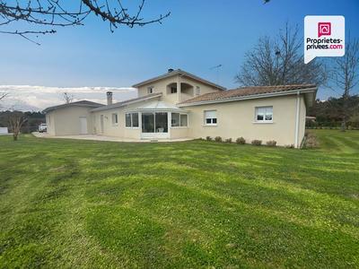 Maison - 221 m² - 8 pièces