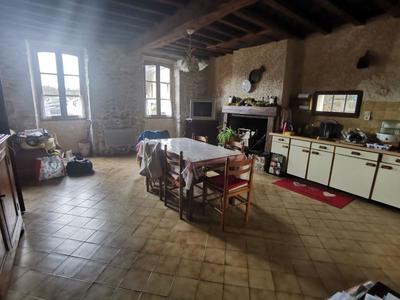 Maison - 270 m² - 8 pièces