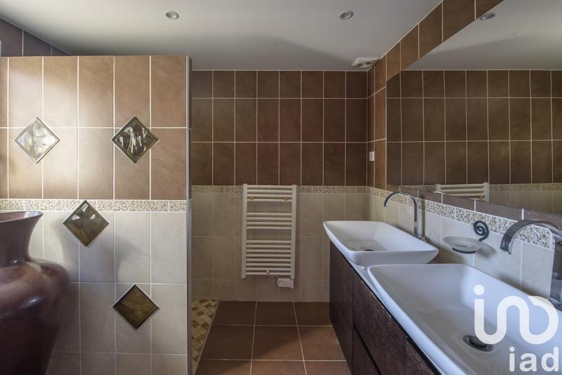 Maison - 226 m² - 8 pièces