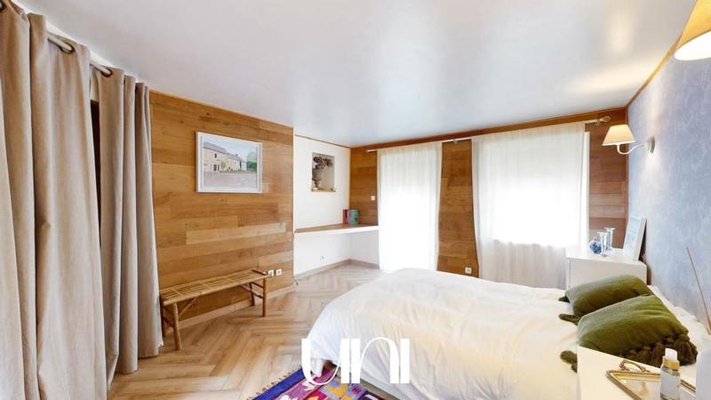 Maison - 210 m² - 6 pièces