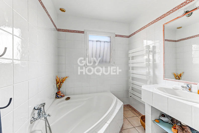 Maison - 161 m² - 6 pièces