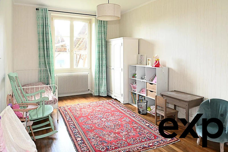 Maison - 330 m² - 13 pièces