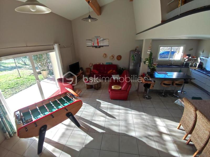 Propriété - 260 m² - 11 pièces