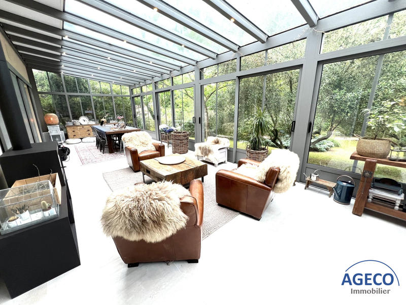 Villa - 348 m² - 6 pièces