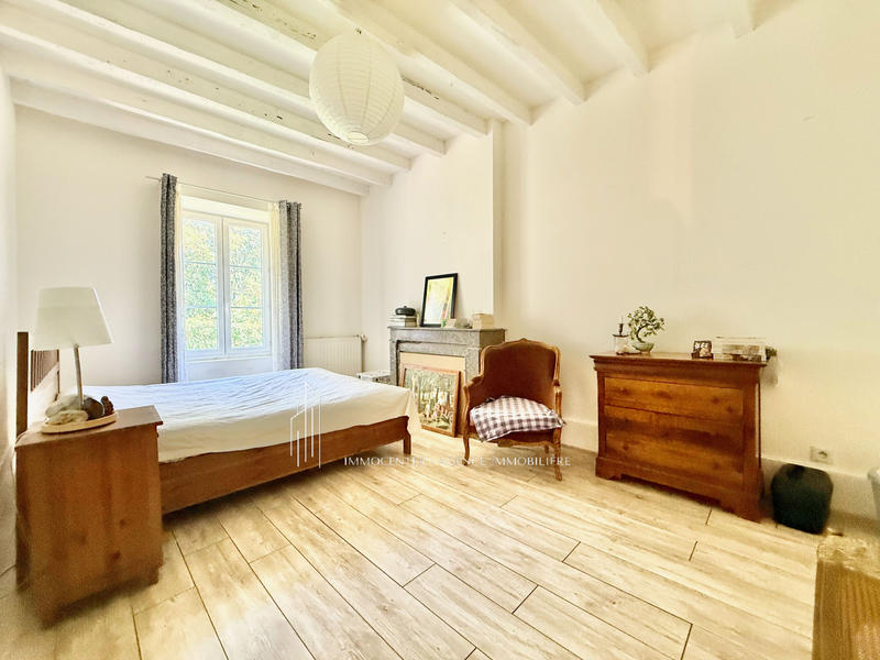 Propriété - 163 m² - 9 pièces