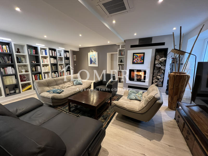 Maison - 232 m² - 7 pièces