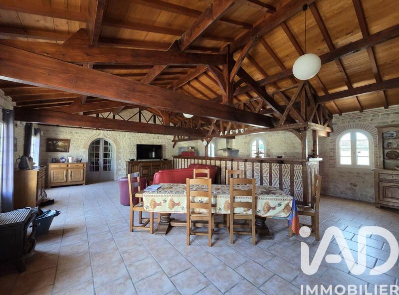 Maison - 654 m² - 18 pièces